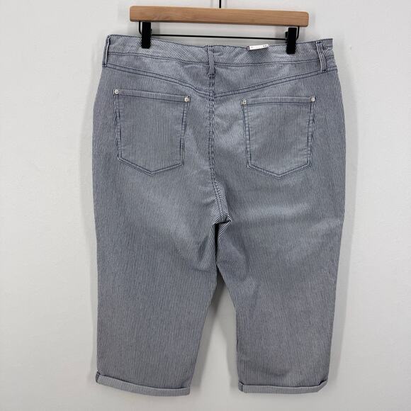 NWT Gloria Vanderbilt Women's Railroad Stripe Straight Capri Pant sz 16 - Picture 4 of 9